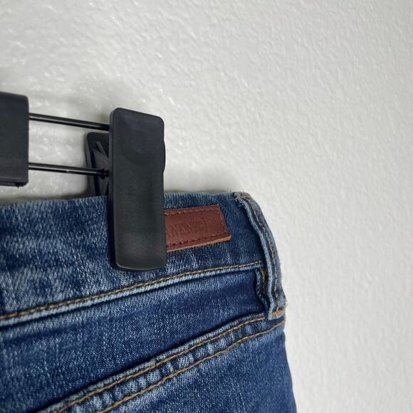 Blanknyc Womens Bottoms Size 28 Dark Wash Denim Casual Distressed Jean Shorts - Picture 13 of 15